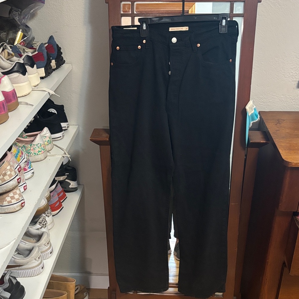 Levi's Women's Straight Jeans in Black